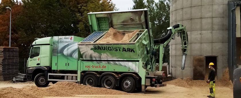 Kanalreinigung und Rohrreinigung Waldkirchen - Saugarbeiten